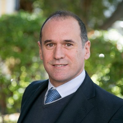 Lawyer, Consultant and Lecturer with an International Background. Love travelling, learning and new projects