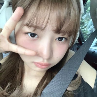 janfanq's profile picture. she/her