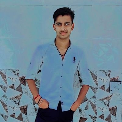 #तलवार #बन्दूक से #खेला करूं,
मुझे #डर नहीं #चौकी थाने का,
मैं #छाती ठोक के कहता हूँ,
मैं छोरा हूँ #राजपूत घराने का !