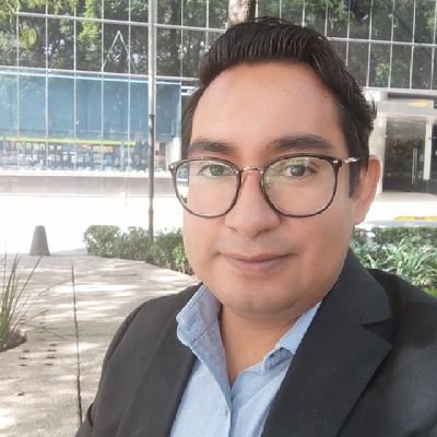 Administrador Público por  la Facultad de Ciencias Políticas y Sociales UNAM.