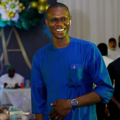 Mixologist,events management. IG:@iceboxcocktails SC: @dejavuu77 #MUFC #GEMINI