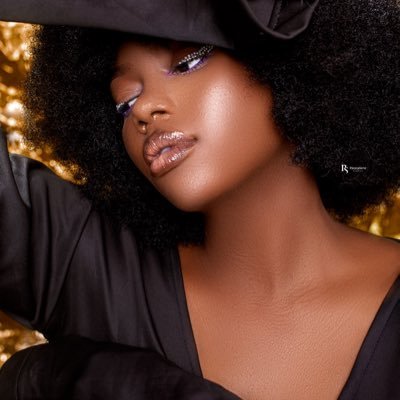 divavour's profile picture. I honestly have no idea how this app works😵‍💫