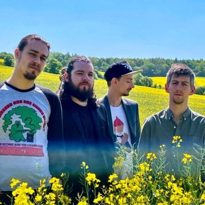 Anti-Capitalist folk band seeks fortune with bank advert soundtrack... Debut Album Spotify: https://t.co/VybhdpdzgH

#folk #hertfordshire #indie