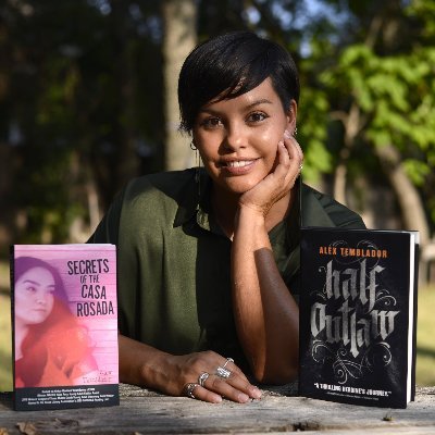 📚 Award-winning Mixed Latine Author of HALF OUTLAW, SECRETS OF THE CASA ROSADA, & WRITING AN IDENTITY NOT YOUR OWN (8/13/24) 🤎 She/her