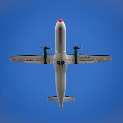I love Aviation! i sometimes make photos so ask if you want to see some :d