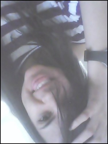 15 anos , morena , Pagodeira ,São paulina fanatica, Famuta , Bamuq , ... ké  sabe mais??  Intaum segue =D