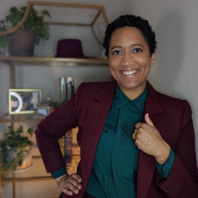 TealLegacies's profile picture. T.E.A.L. - themed experiences, archives, and libraries ✨ Path of the Nerd ✨ Coaching and Consulting