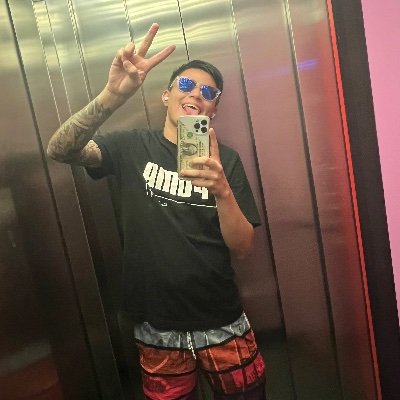 kathrin3 on Twitter: "Papacito ven a ver la foto sin el emoji👇🏼 https