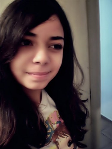 Não sou perfeita e sim uma twitteira (; amo ouvir musica, apaixono muito fácil, sou anciosa, atrapalhada e um dos meus maiores desejos é que você seja feliz.