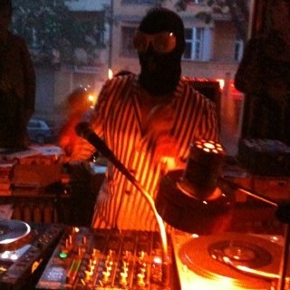 chrispaulslater's profile picture. people make the world go round