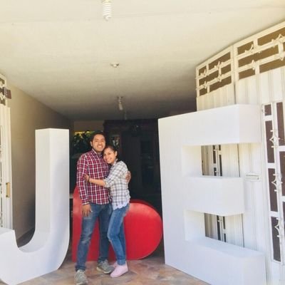 Renta para todo tipo de eventos, bodas, XV años, bautizos, eventos empresariales además de pirotecnia fría, mesa de dulces y más!
