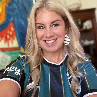 KariHGarzon's profile picture. If your looking to get healthy, I’m your girl.