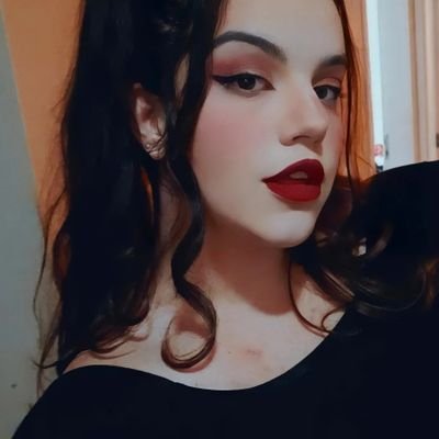 Essa boneca b̶e̶b̶e̶, chora e dorme...