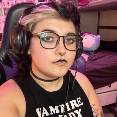 they/it 🌹 twitch affiliate 🌹 world renowned edgelord 🌹 ttrpg nerd 🌹latino, trans & disabled 🥄