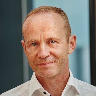 Tweeter om #virksomhedsansvar, #arbejdsmarked, #fællesskaber, #dkpol og alt det sjove. Mest for egen regning og lidt som chef for samfundsansvar i Velliv.
