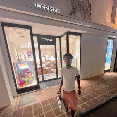 1_Bluu's profile picture. Cut different