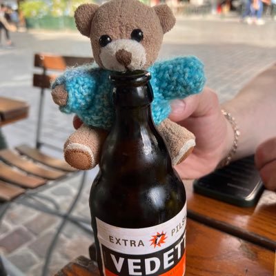 My name is Gerardi Bear, international bear-about-town (originally from Belgium, now in the UK). I love Findus crispy pancakes, beer, and travelling.