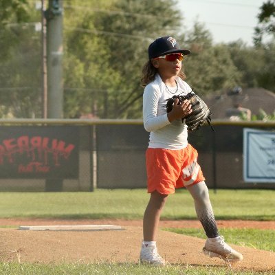 🇲🇽🇺🇸 Baseball Player Athlete is playing for the Sugarland little league.