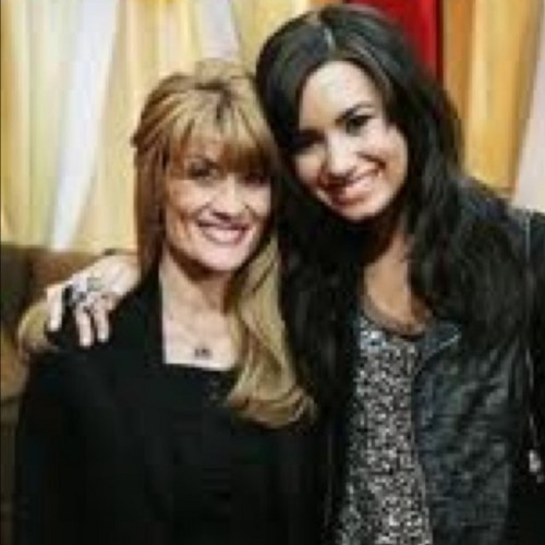 MamaLovato_'s profile picture. proud mother of the beautiful Demi Lovato {RP}