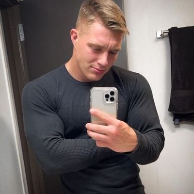 DavidValenzia10's profile picture. 