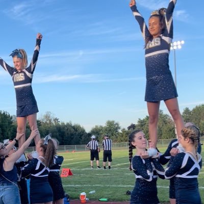 Wayne Eagles Varsity Section 5 cheerleaders 📣