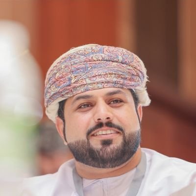 محام، لي محاولة برلمانية، قانوني رئيس جماعة بروة القانونية سنياريست قانوميديا، هاوي مسرح متابع للأدب والثقافة