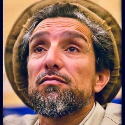 احمد مسعود پرچم را گرفت
هیبت تاجیک عالم را گرفت
فرّ مسعودی به سر برخاست او
با همان فرّ پدر برخاست او
احمد مسعود پرچم را گرفت
⬛⬜🟩 شوکت تاجیک عالم را گرفت