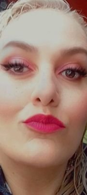 VaneVaz5's profile picture. 