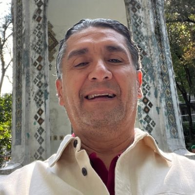 Padre de familia, abogado experto en asuntos públicos. Autor de temas de propiedad intelectual. Coordinador Nacional de RH en la CFE desde octubre de 2019