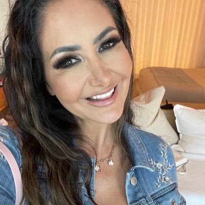 EvelynS69828574's profile picture. Happiness is free