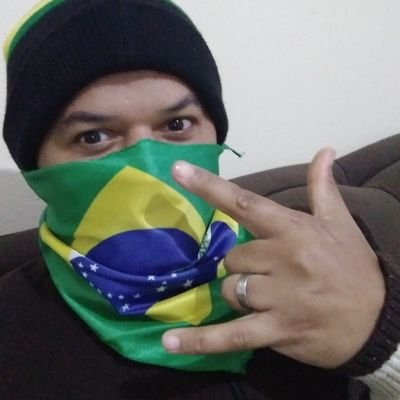 fabiopinto_o's profile picture. Deus, família, pátria...