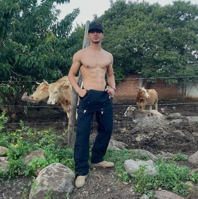 De un ranchito aya en michoacan 🥑
Soy chico de gym y vaquerito 🤠