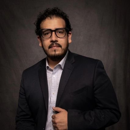Reportero de negocios en El CEO, antes Forbes y Notimex...