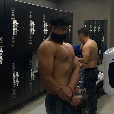 🏋🏾‍♂️