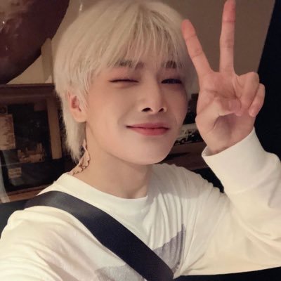‘사랑해요’ ︰Vivir es lo más raro de este mundo, pues la mayoría de las personas no hacemos mas que existir.