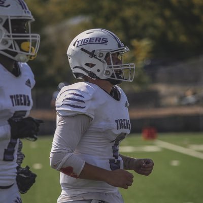 Morningside QB❤️🖤| 6’2 | 205 lbs | chevalier.zack10@gmail.com 6614301535🏈✌️insta: zchevy10