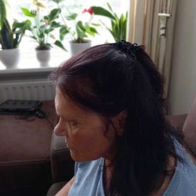 EConfurius's profile picture. Hoby,s : lezen , borduren ,  en naar muziek luisteren ,   
en gelukkig  getrouwd ♥️ Geen dm ⛔️