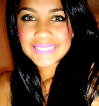 Eu sou maliciosa. Eu sou preguiçosa. Eu sou chata pra caralho. Eu sou ignorante quando eu quero. Eu sou idiota... enfim essa sou eu. (: