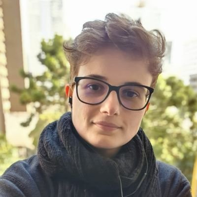 a única verdade é que vivo.
Sinceramente, eu vivo.
Quem sou?
Bem, isso já é demais....

(Clarice Lispector)