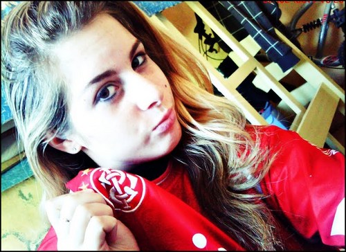 17 anos ,sou apaixonada pela minha familia, chocolate, namorado Guii, gosto de coisas simples, me apego facil, COLORADA . O melhor de Deus ainda esta por vir !