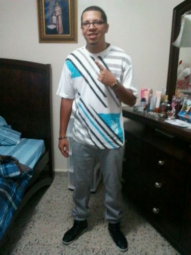 CFLOW_NEGRON's profile picture. cantante y compositor perteneciente al equipo.de produccion de Solero