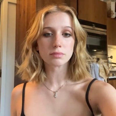 EvePlayfootOrme's profile picture. 