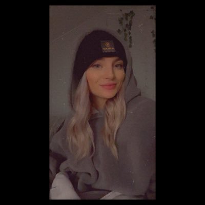 alisonchiconeya's profile picture. just buy me chicken wings and I’ll be happy