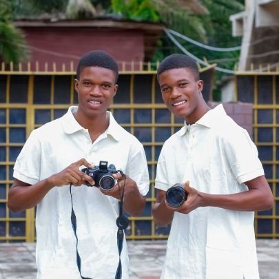 Kingxmen_Twins's profile picture. Kîngxmãn Senior & Kîngxmãn Jûnîor
PHoToGRaphY📸•|ViDiEoGRaphY🎥•|GRaPhiC🎞️ Design🎨•|SoCiAL💌MeDiA📺MaNaGeMeNt📡•|Digital⚡MarKeTiNG
https://t.co/aaaCU9pdk5