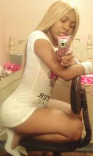 I WORK HARD SO I PLAY HARDER INDEPENTDANT BITCH WITH NO HELP FROM SOCIAL SERVICES YALL BITTIES TWEET IT I LIVE IT DONT TWATCH JUST FOLLOW