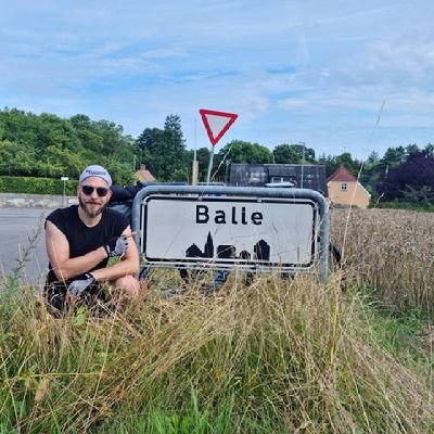 pontusbergman's profile picture. meme maker på teamskanalen på jobbet