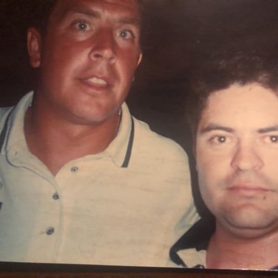 Miami Dolphins y en el centro Dios padre ,mi tierra Chihuahua y mi gente el Norte que se una y despierte en ese orden y Dios salvé 🇺🇦 🇮🇱y su gente
