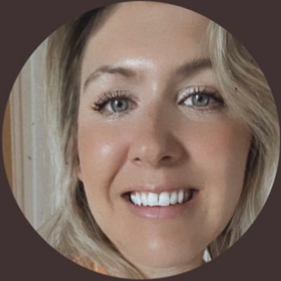 Annemaria_N's profile picture. Marketing Technology at Salesforce • AI • Volunteer • Bike Activist 🚴‍♀️🎿🏊‍♀️
