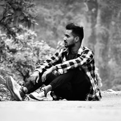 Bhatt11Drj's profile picture. 😈 the loyal face is always ....😈
                  cruel 
    lol 🤟 bio dekhna hi tha to inbox me ku nhi kiya msg 😄