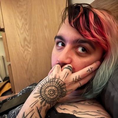 technologist | anarchist | agender | trans | queer | ace | autistic | disabled | vegan | tattooed | used to make games | now making a better world | ey/they